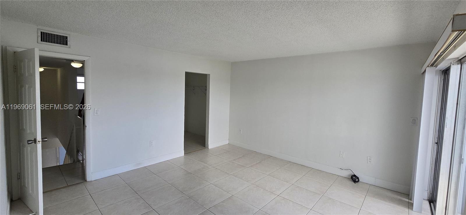 Beach Club Fontainebleau - Residential Lease