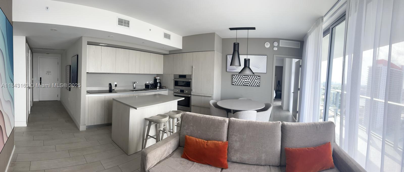 Stunning 3-bedroom, 2-bath unit located in a luxury high-rise. This turnkey residence comes elegantly furnished and features terrace offering breathtaking views of the Intracoastal and city skyline.Enjoy five-star, resort-style amenities, including: concierge,Oceanfront private beach club,heated pools,fitness center,Rooftop lounge with BBQ area,Tennis & racquetball courts,High-speed internet,24-hour security.Maintenance fees include electricity, cable, internet, and water — making this the perfect income-producing property.OWNER FINANCE AVAILABLE - CLOSE QUICKLY - 30% DOWN - 8% INT - FALAMOS PORTUGUES - HABLAMOS ESPANHOL
NO RENTAL RESTRICTIONS!Short-term rentals and Airbnb fully approved — rent daily, 365 days a year. Ideal opportunity for investors seeking flexibility and high return.
