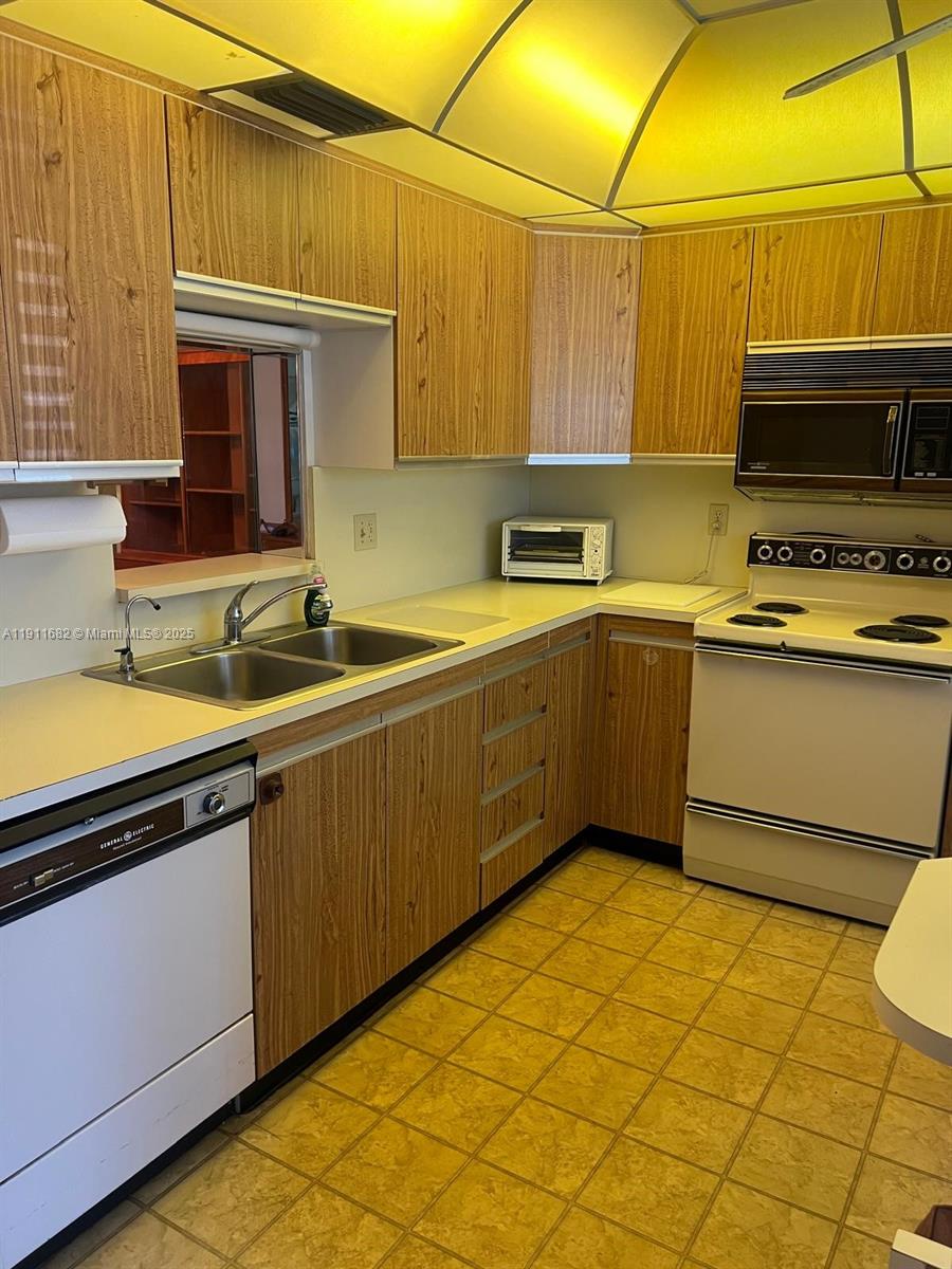 PORTOFINO VILLAGE 2-B CON - Residential