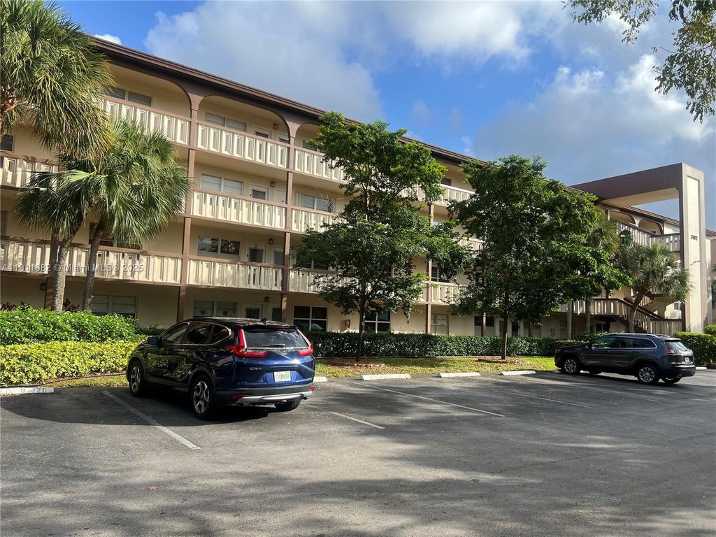 Photo of 3102 Portofino Pt #M2, Coconut Creek, FL 33066 (MLS # A11911682)