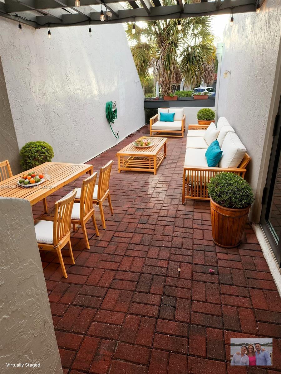 This stunning townhouse offers a beautiful lake view and an attractive area for relaxing, BBQs, and entertaining friends. With over 2000 sq. ft. under air conditioning, this spacious home features 3 bedrooms, 2.5 bathrooms, and impact windows. Washer and dryer, heather and A/C 2022
Dishwasher, microwave, refrigerator 2020, The condo have pool. Bonaventure Town center membership where you can enjoy, billiards room, tennis courts, children's park, bowling, community pool...an so much..Schools A+