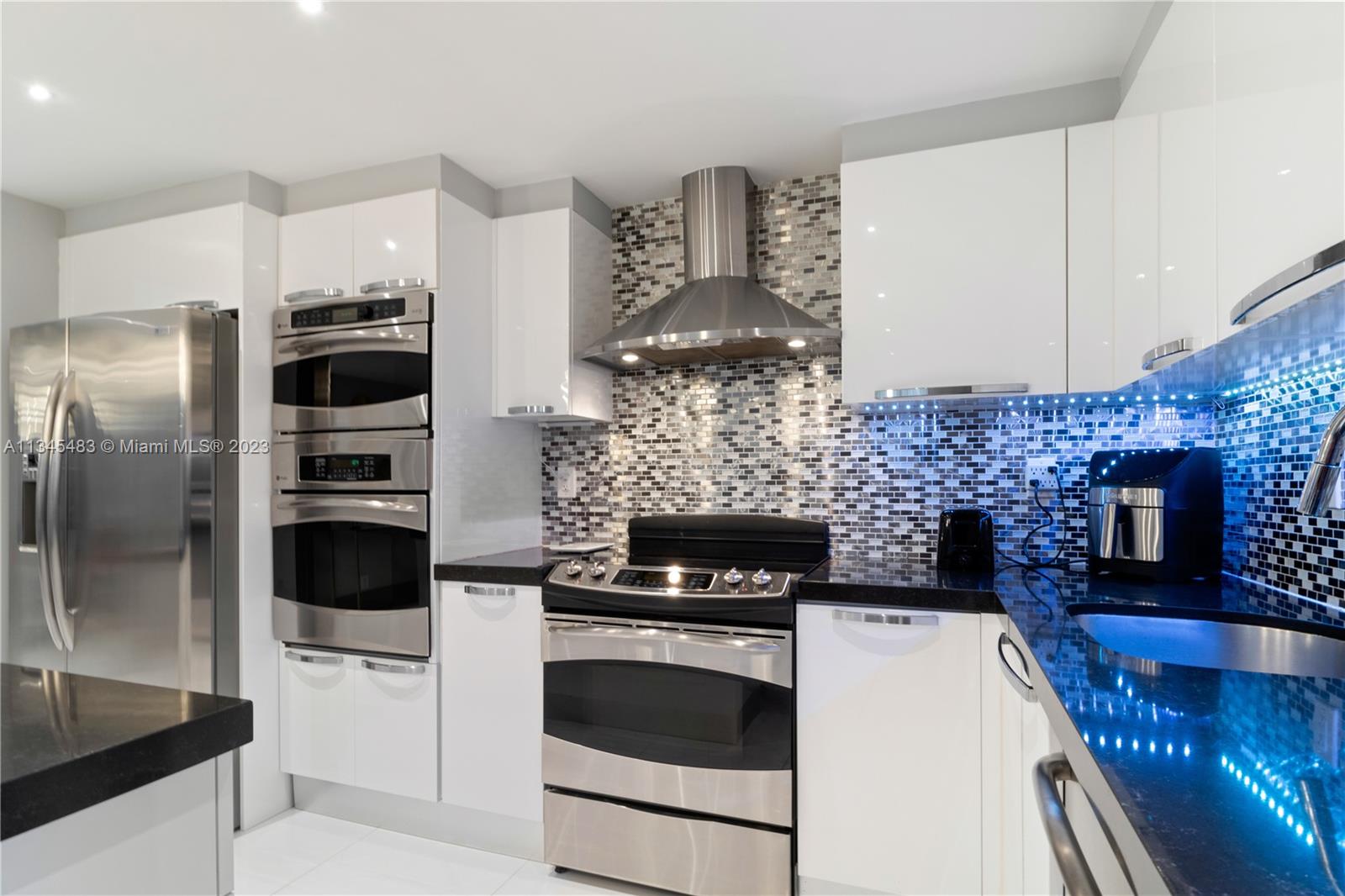 VILLA DORADA CONDO NO 2 - Residential