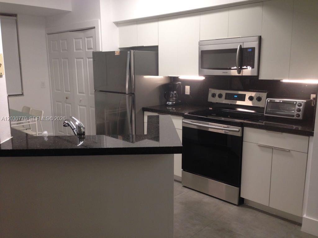 3115 NE 184th St 4206 - Image 1
