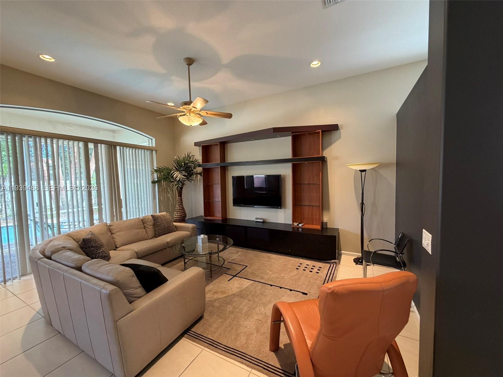 VIZCAYA 4 - Residential