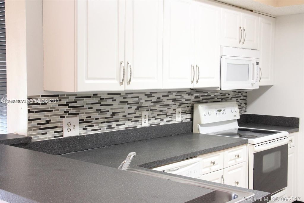 Photo of 9640 NW 2 St #5106, Pembroke Pines, FL 33024 (MLS # A11990267)