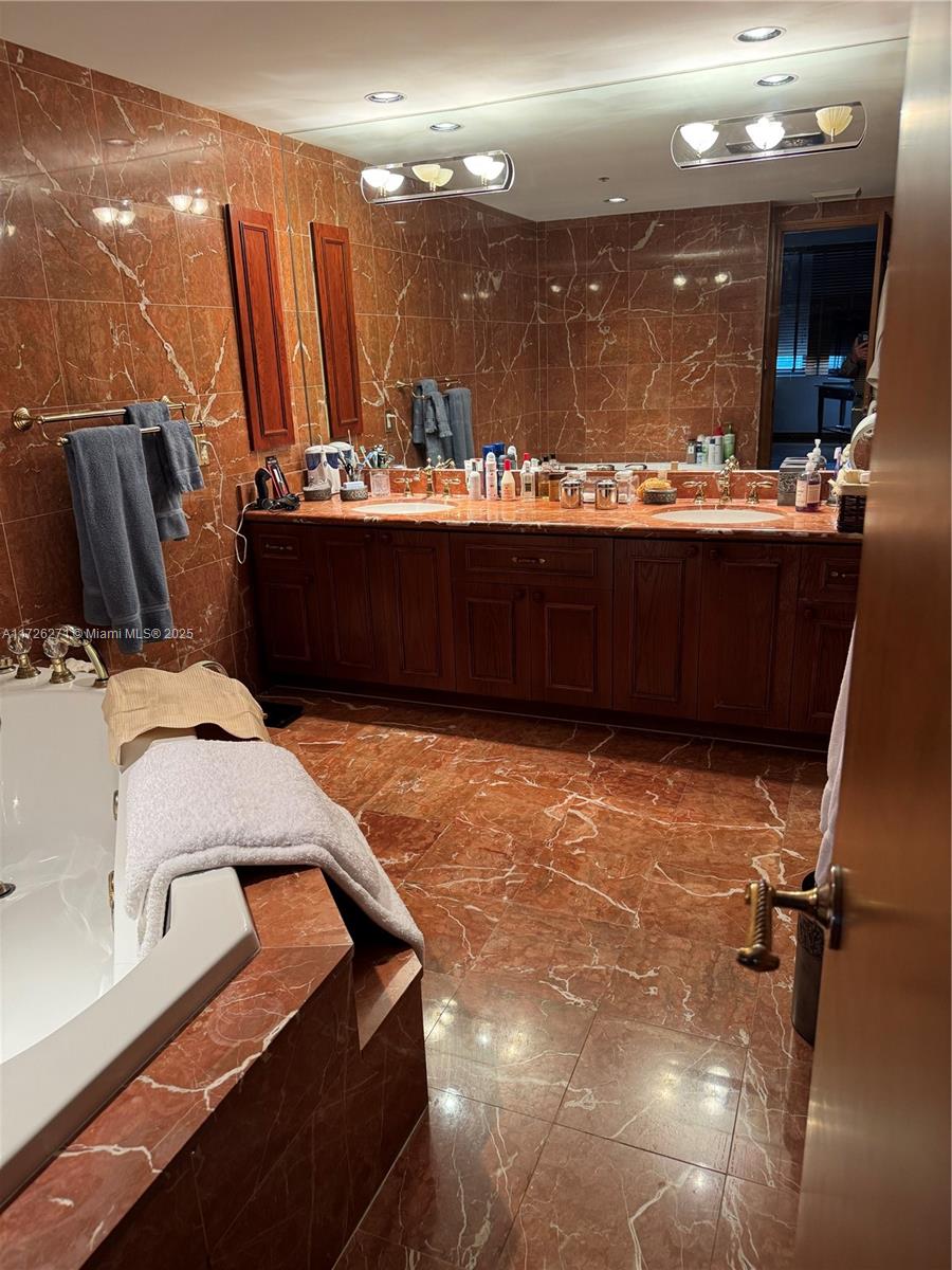 10205 Collins Ave 1507