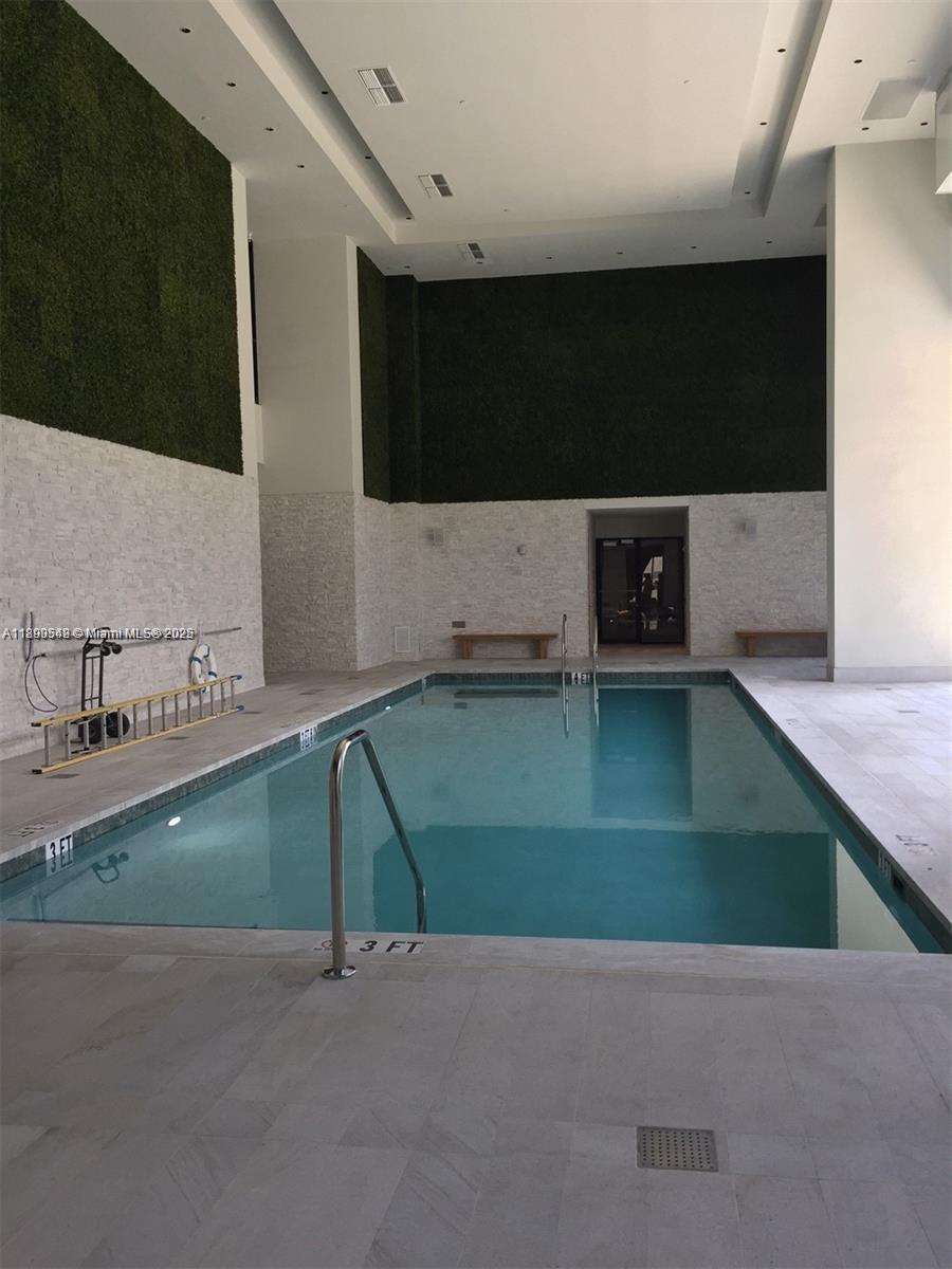 1010 BRICKELL CONDO - Residential Lease