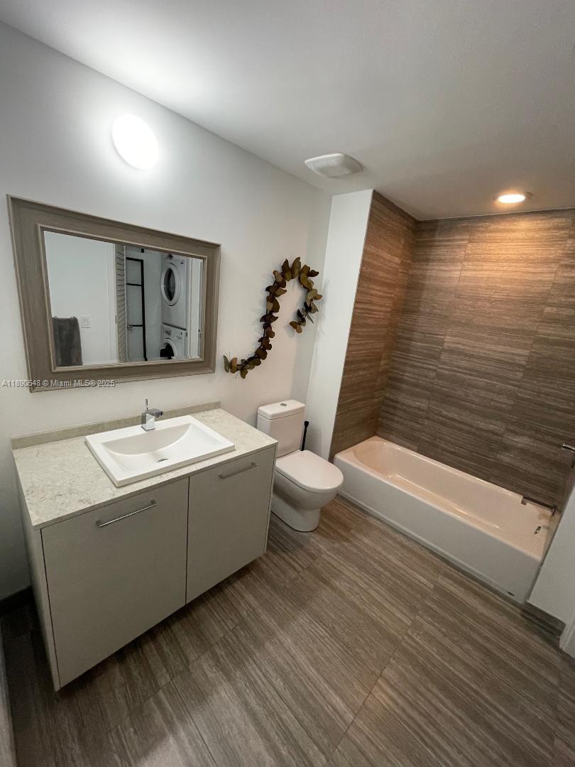 1010 BRICKELL CONDO - Residential Lease
