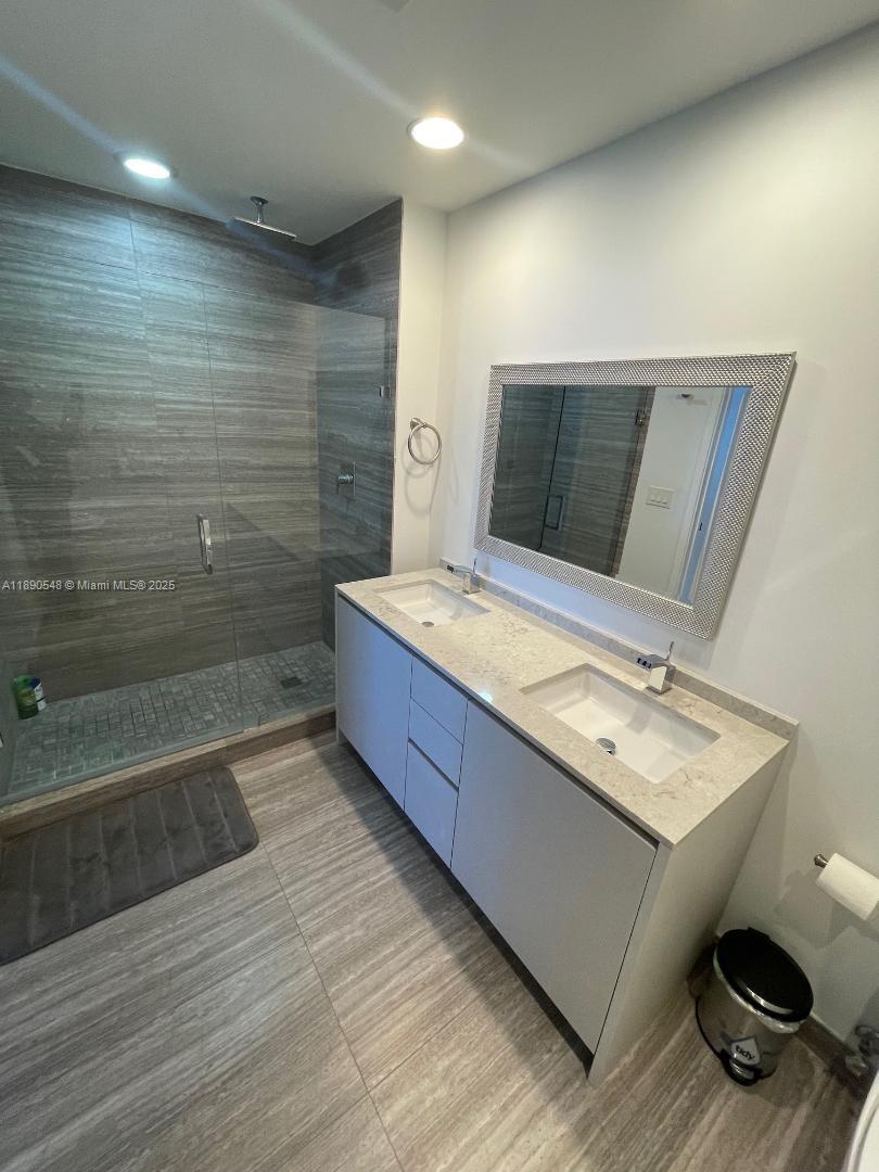 1010 BRICKELL CONDO - Residential Lease
