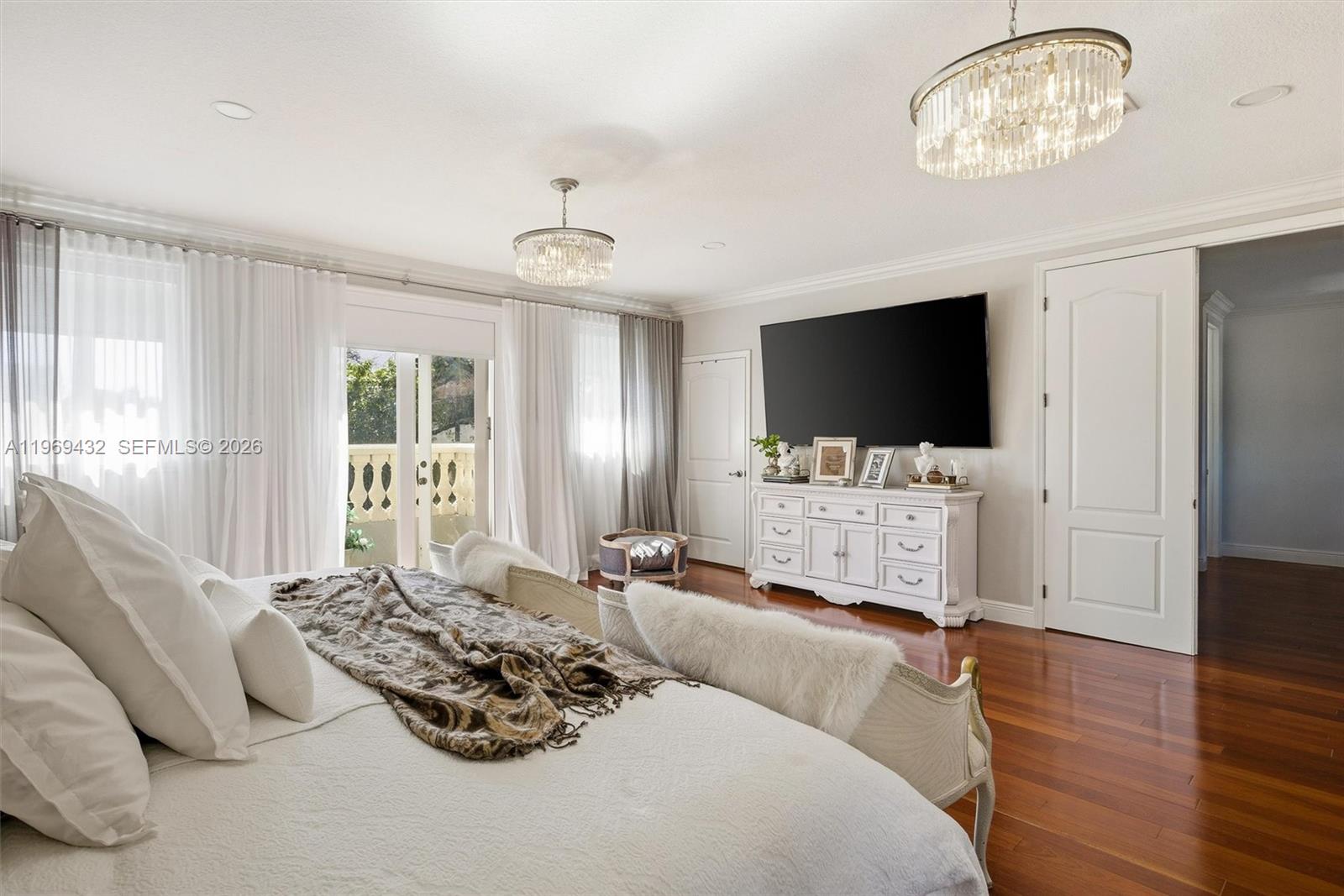 DORAL ESTATES - Residential