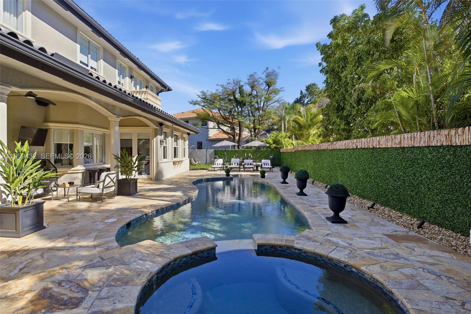 DORAL ESTATES - Residential