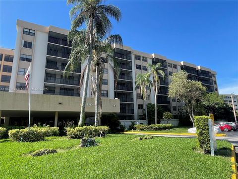 900 NE 195th St 703 Miami FL 33179