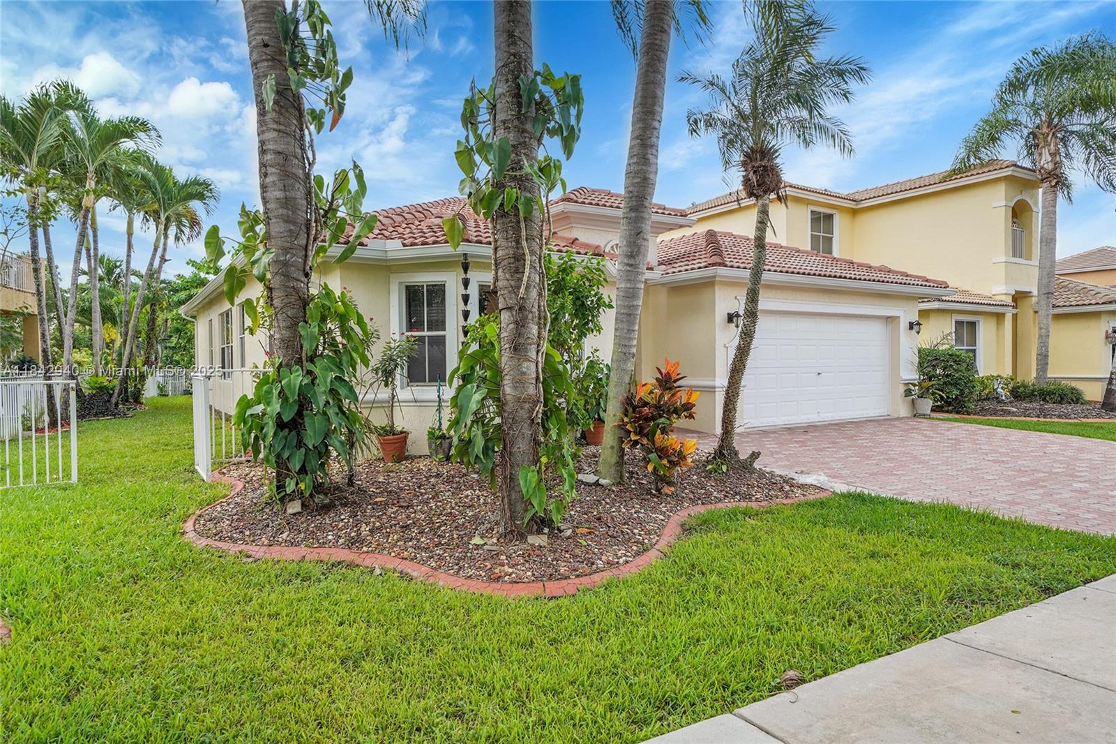 13122 SW 30th St, Miramar, FL, 33027/$660,000 2 13122 SW 30th St