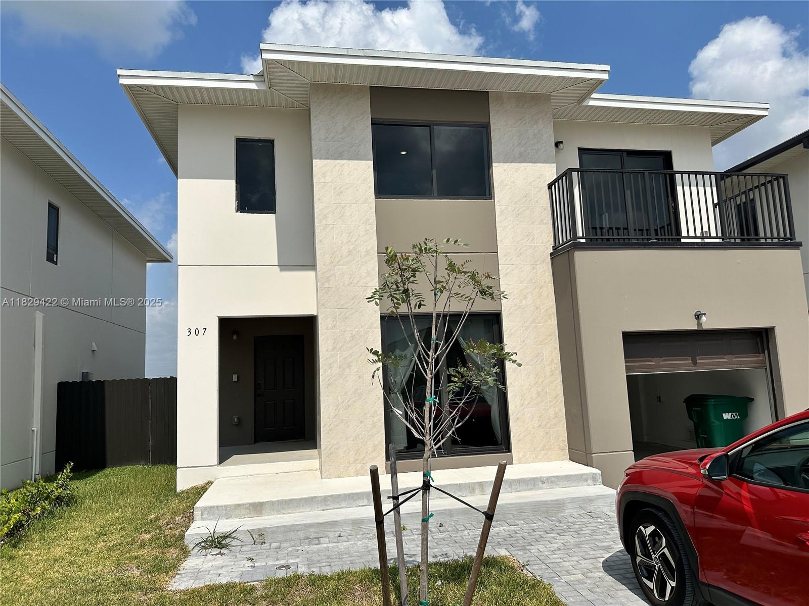 307 NW 13th Pl