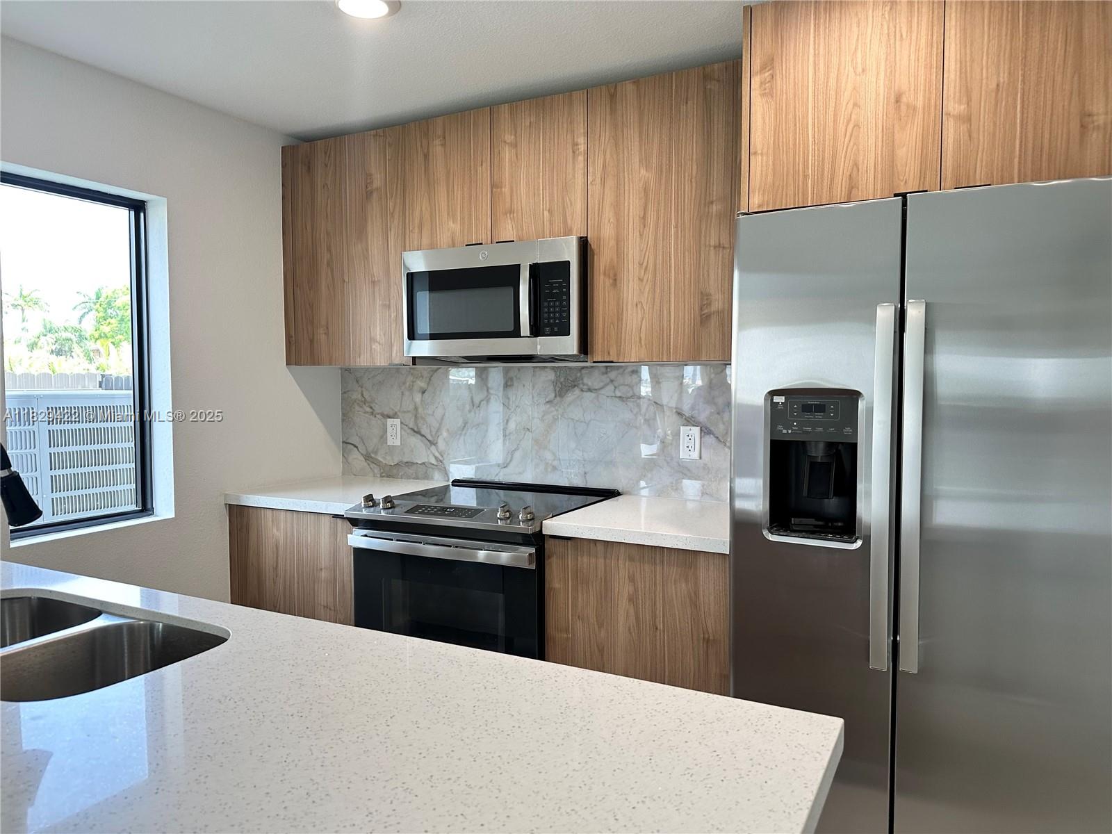 307 NW 13th Pl