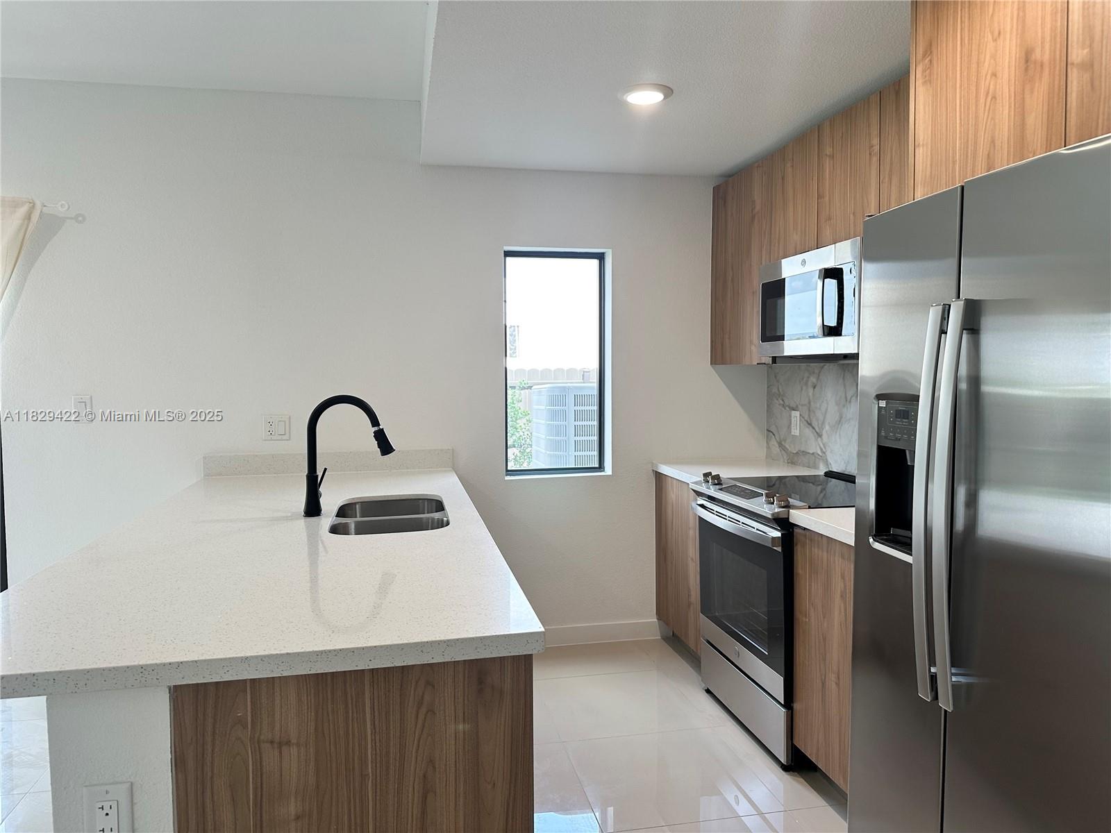 307 NW 13th Pl