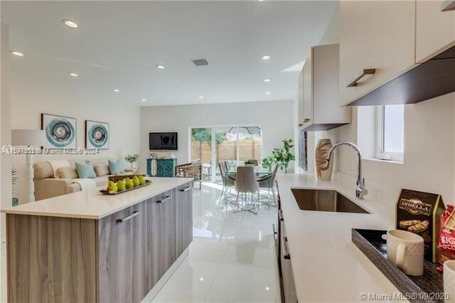 FLORANADA CENTER - Residential Lease