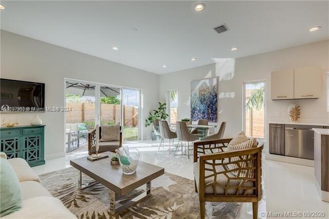 FLORANADA CENTER - Residential Lease