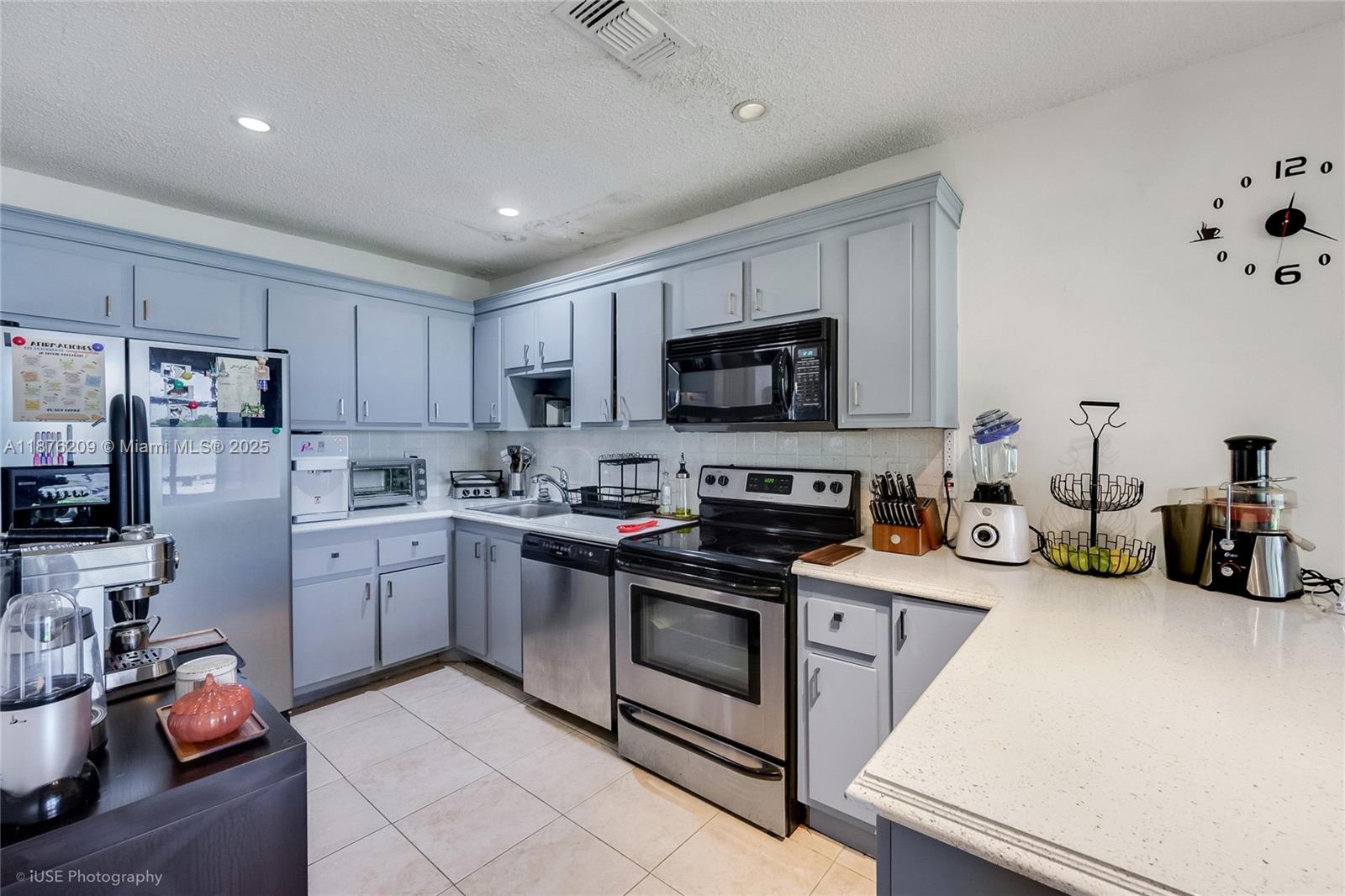 PEMBROKE POINTE SECTION T - Residential