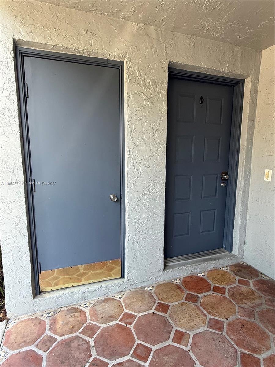 GARDENS AT BONAVENTURE 14 - Residential Lease