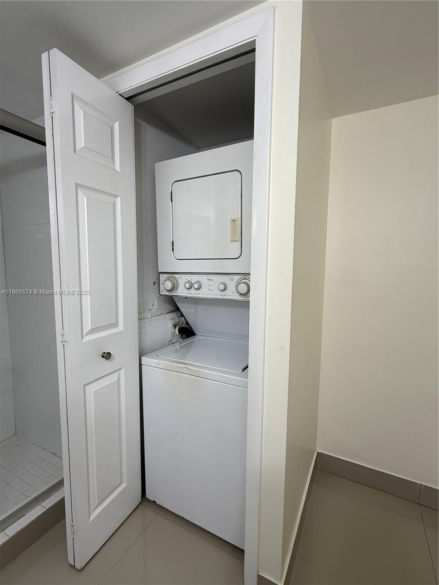 GARDENS AT BONAVENTURE 14 - Residential Lease