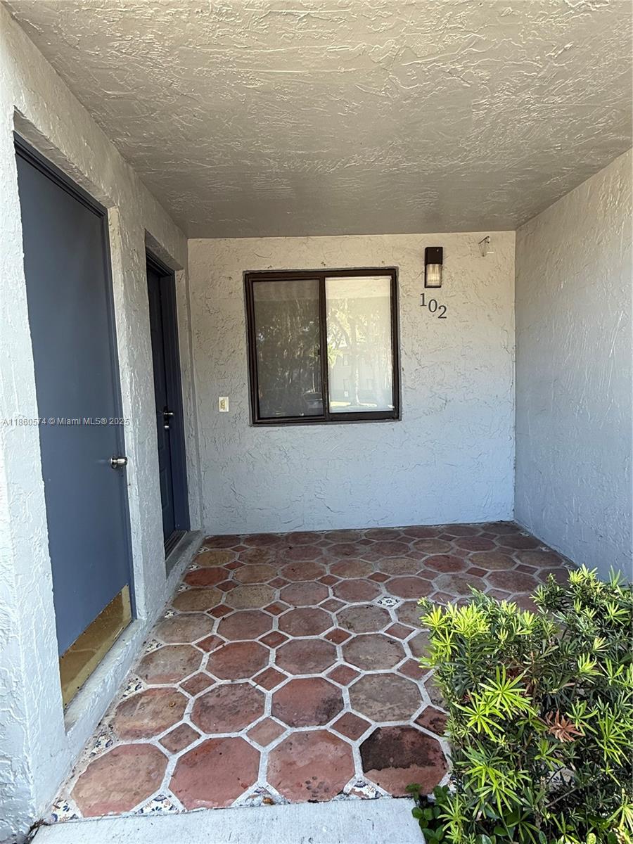 GARDENS AT BONAVENTURE 14 - Residential Lease