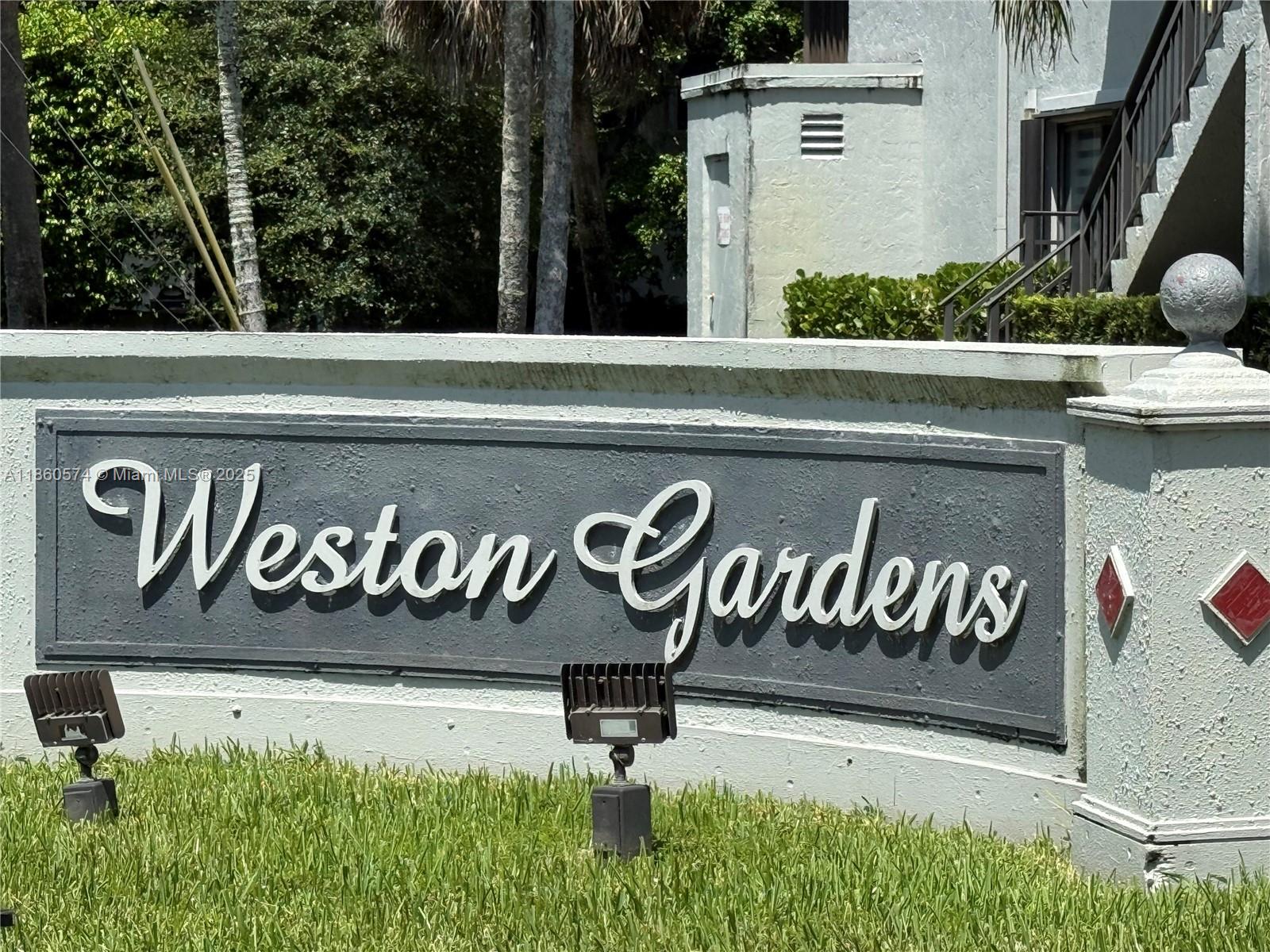 BEAUTIFUL APARTMENT FOR RENT IN WESTON, 2 BEDS 2 BATHS, FIRST FLOOR. SPACIOUS AND CONFORTABLE UNIT. REMODELED KITCHEN. EXCELLENT COMMUNITY AND A+ SCHOOLS. ENJOY BONAVENTURE CLUB WITH SWIMMING POOLS, RACQUETBALL, BOWLING, GYM. GREAT OPPORTUNITY. TO SEE IT IS TO TAKE IT!!!