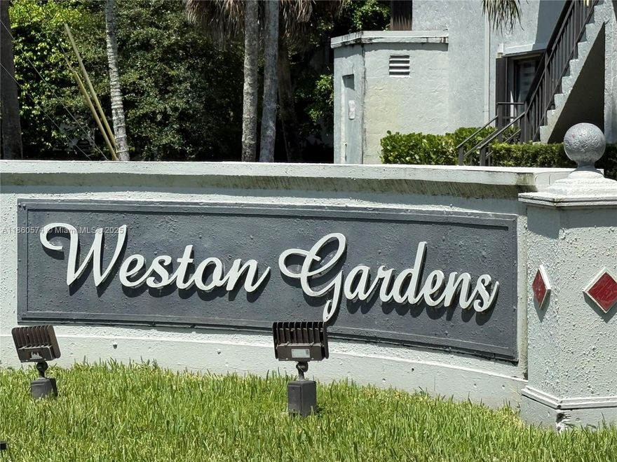 BEAUTIFUL APARTMENT FOR RENT IN WESTON, 2 BEDS 2 BATHS, FIRST FLOOR. SPACIOUS AND CONFORTABLE UNIT. REMODELED KITCHEN. EXCELLENT COMMUNITY AND A+ SCHOOLS. ENJOY BONAVENTURE CLUB WITH SWIMMING POOLS, RACQUETBALL, BOWLING, GYM. GREAT OPPORTUNITY. TO SEE IT IS TO TAKE IT!!!