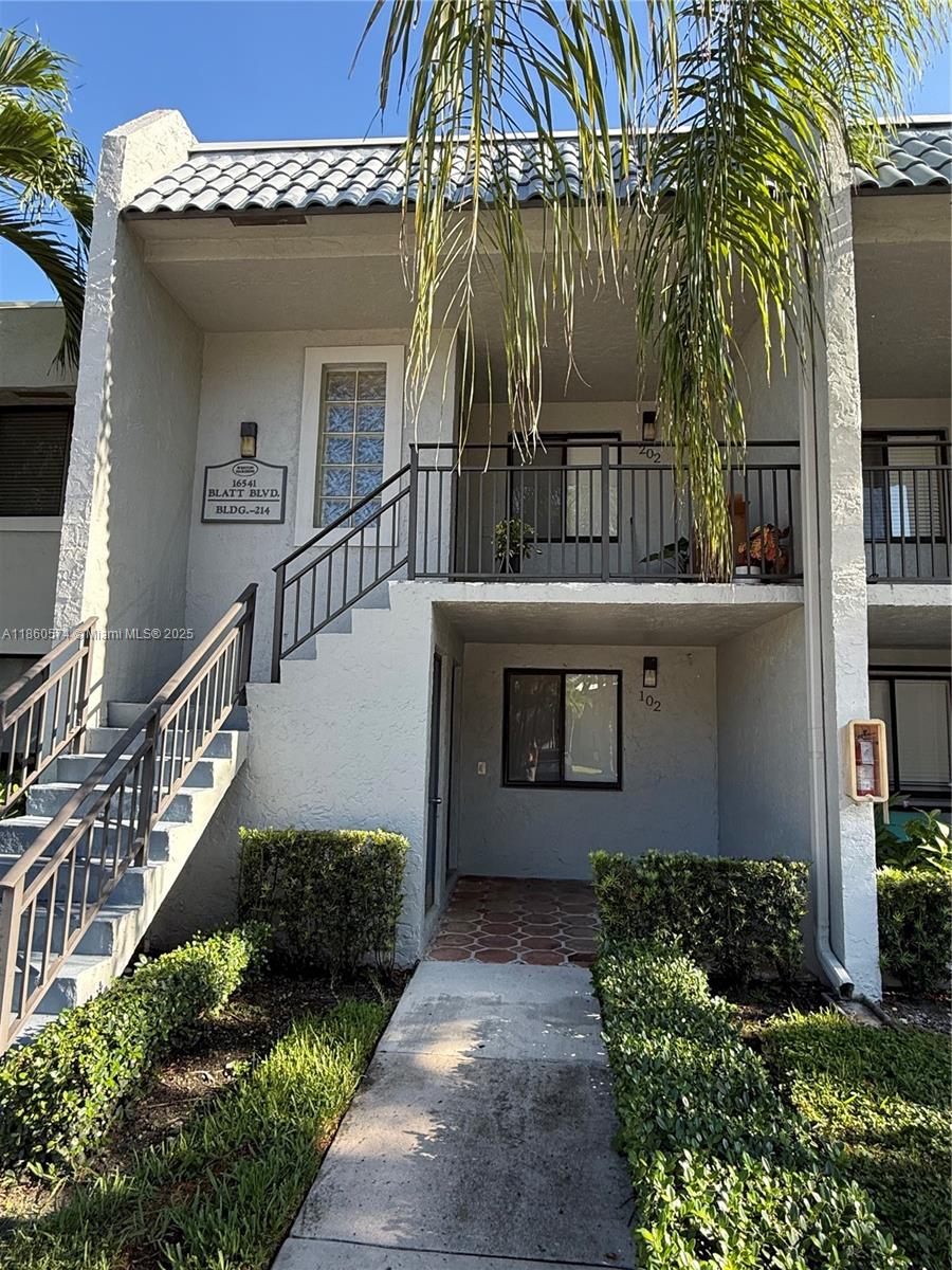 GARDENS AT BONAVENTURE 14 - Residential Lease
