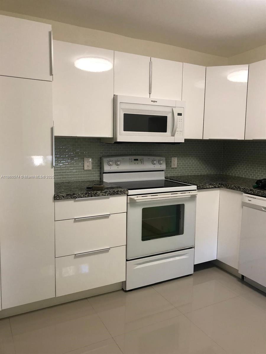 GARDENS AT BONAVENTURE 14 - Residential Lease