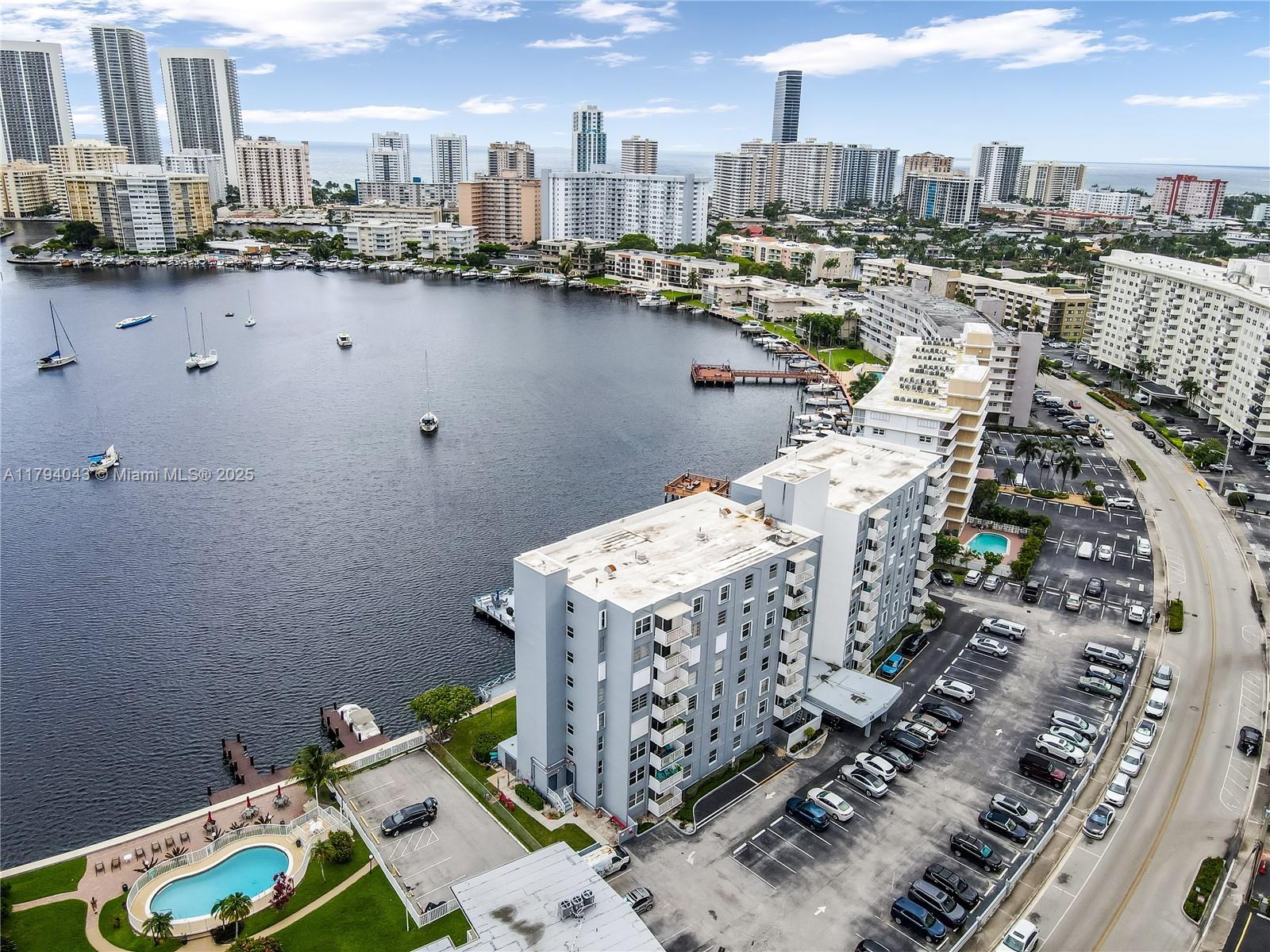 430 Golden Isles Dr 407