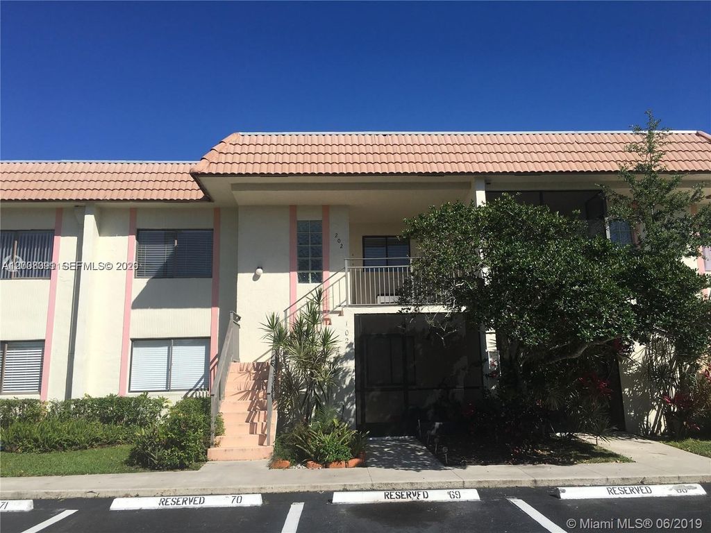 Photo of 405 Lakeview Dr #202, Weston, FL 33326 (MLS # A12008391)
