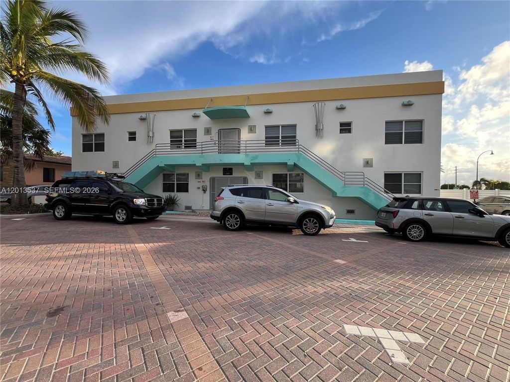 Photo of 326 Wilson St #105, Hollywood, FL 33019 (MLS # A12013537)