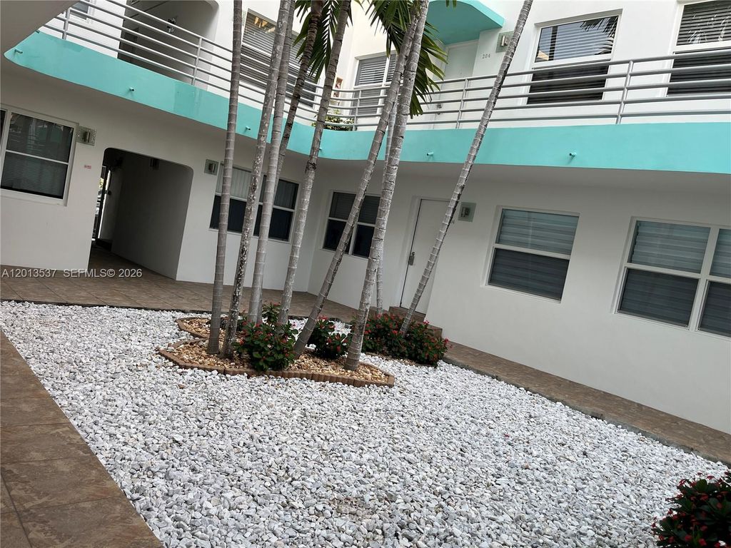 Photo of 326 Wilson St #105, Hollywood, FL 33019 (MLS # A12013537)