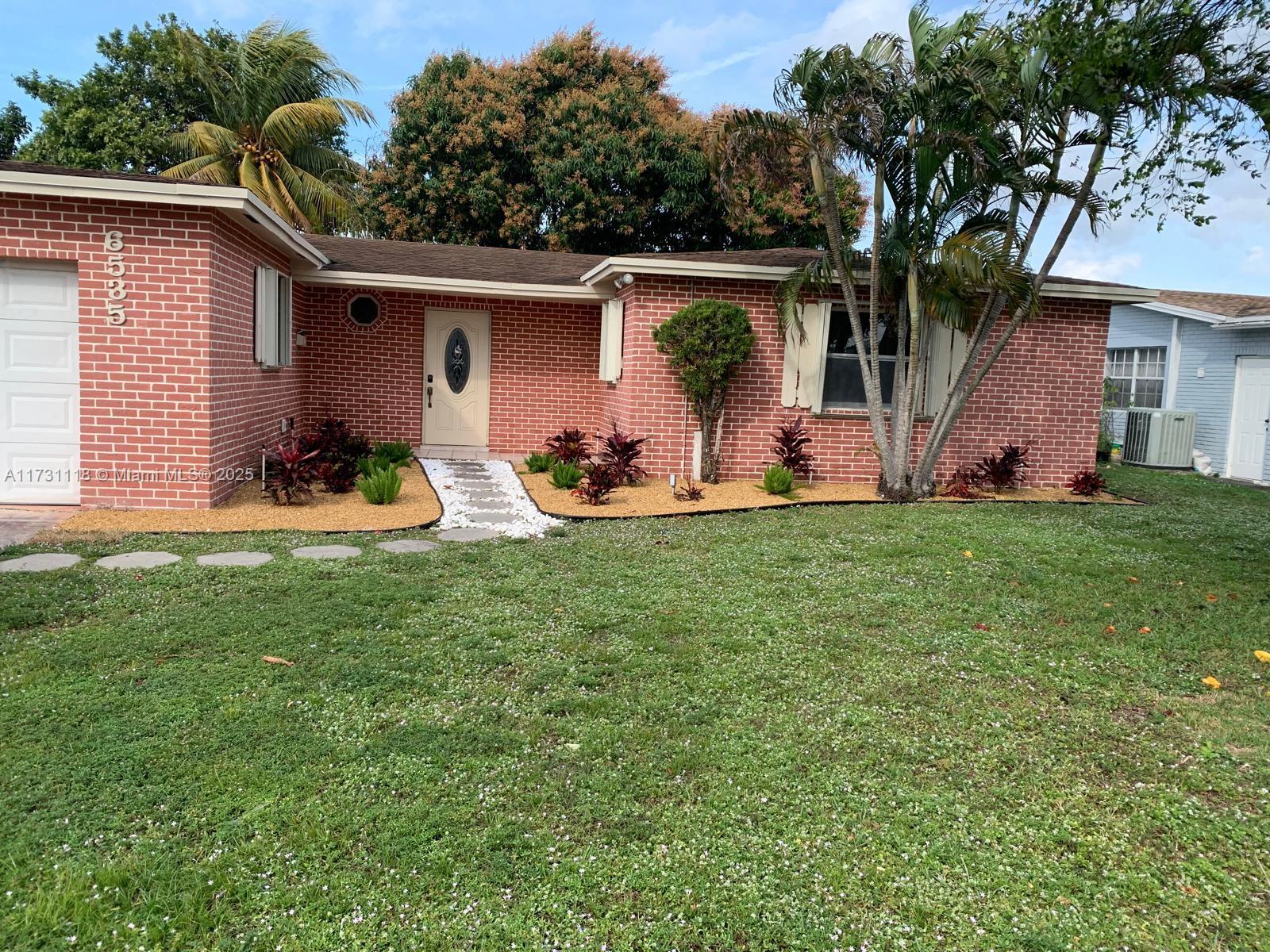 6535 Sw 8th Pl, North Lauderdale, Miami-Dade County, Florida - 4 Bedrooms  
2 Bathrooms - 