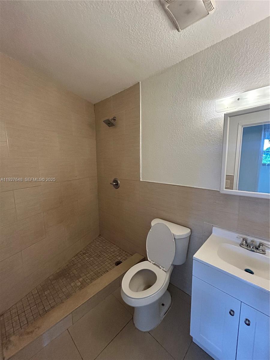 LAUDERDALE VILLAS - Residential Lease