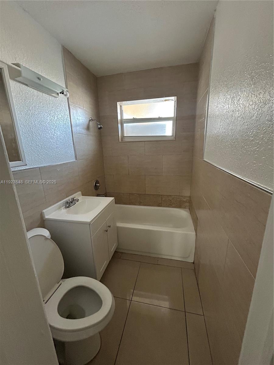 LAUDERDALE VILLAS - Residential Lease