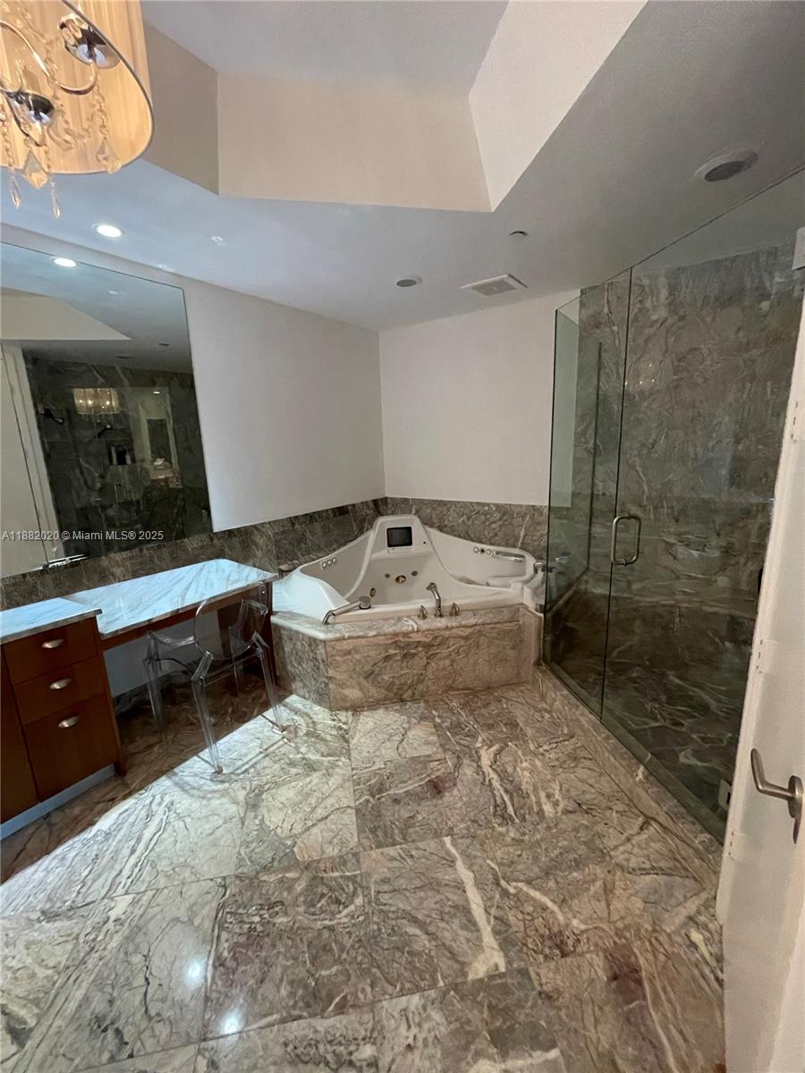 TURNBERRY OCEAN COLONY SO - Residential