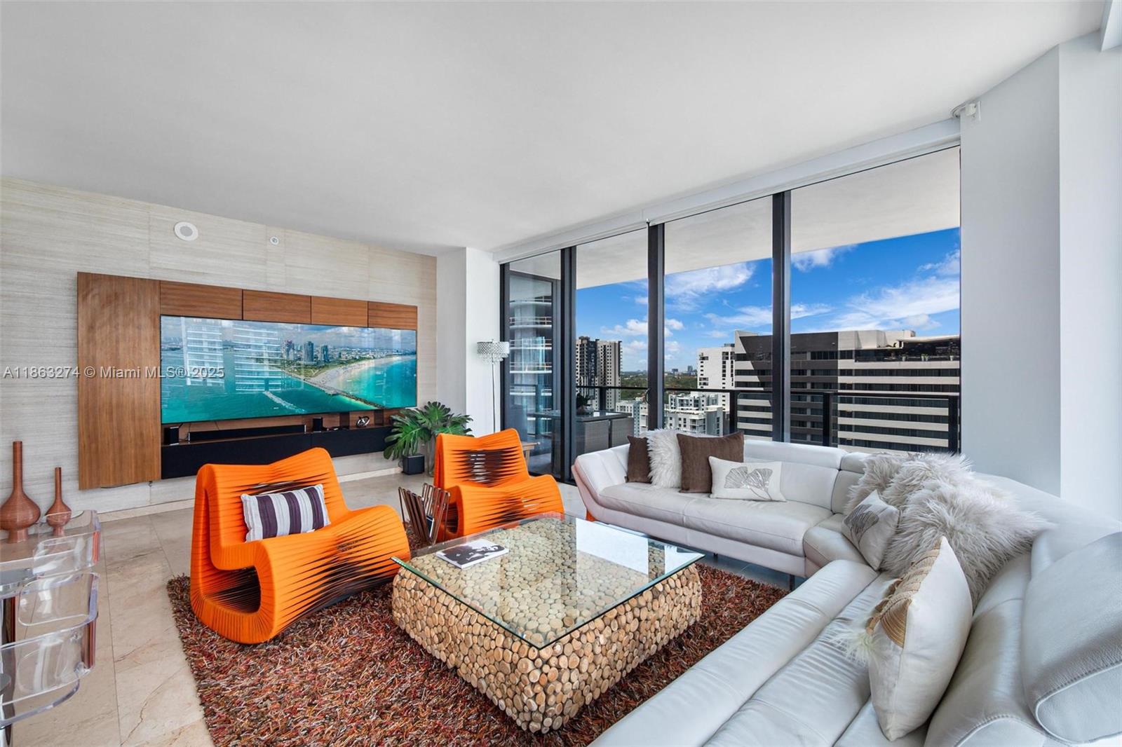 88 SW 7th St 1812