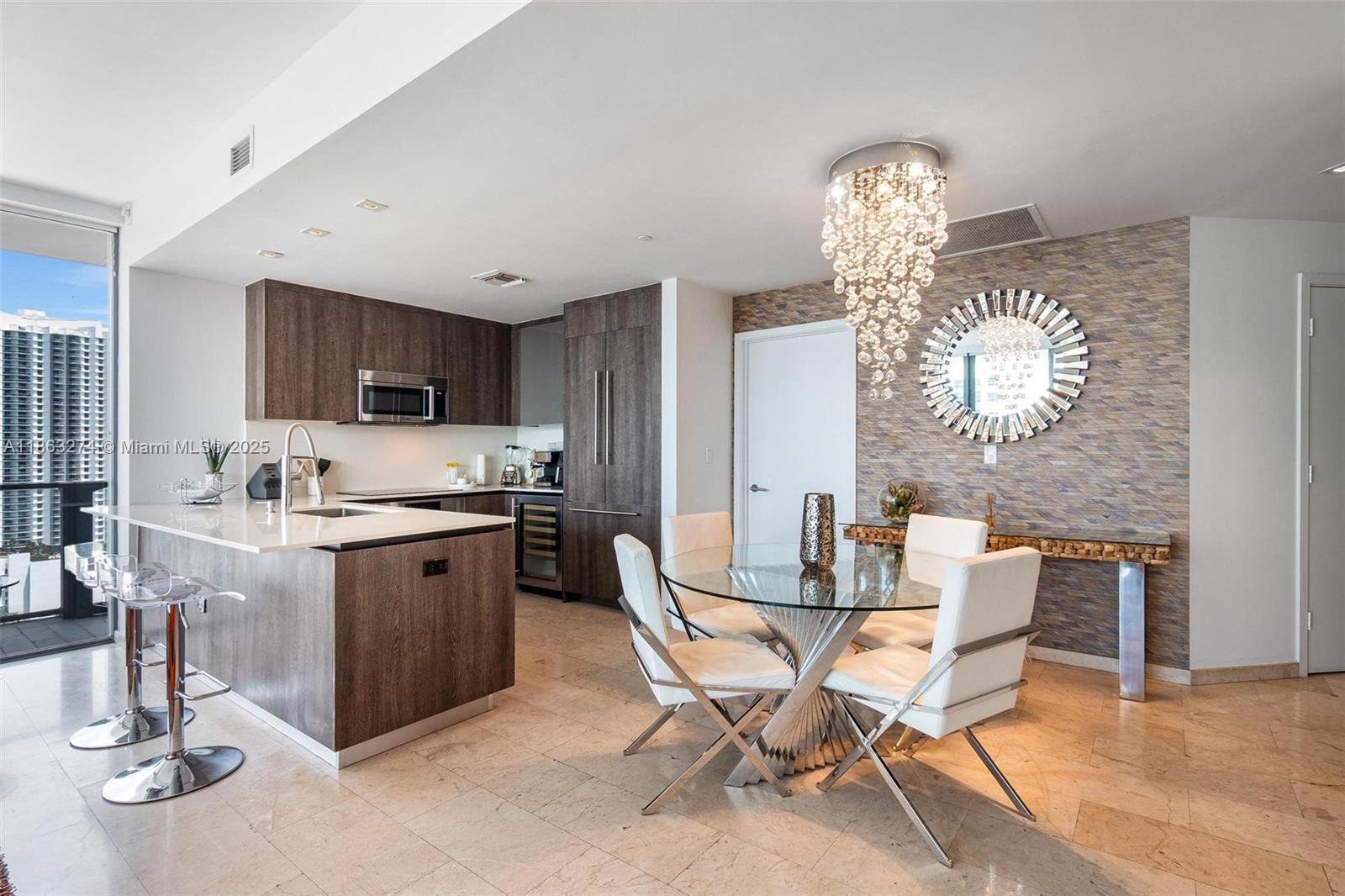 88 SW 7th St 1812