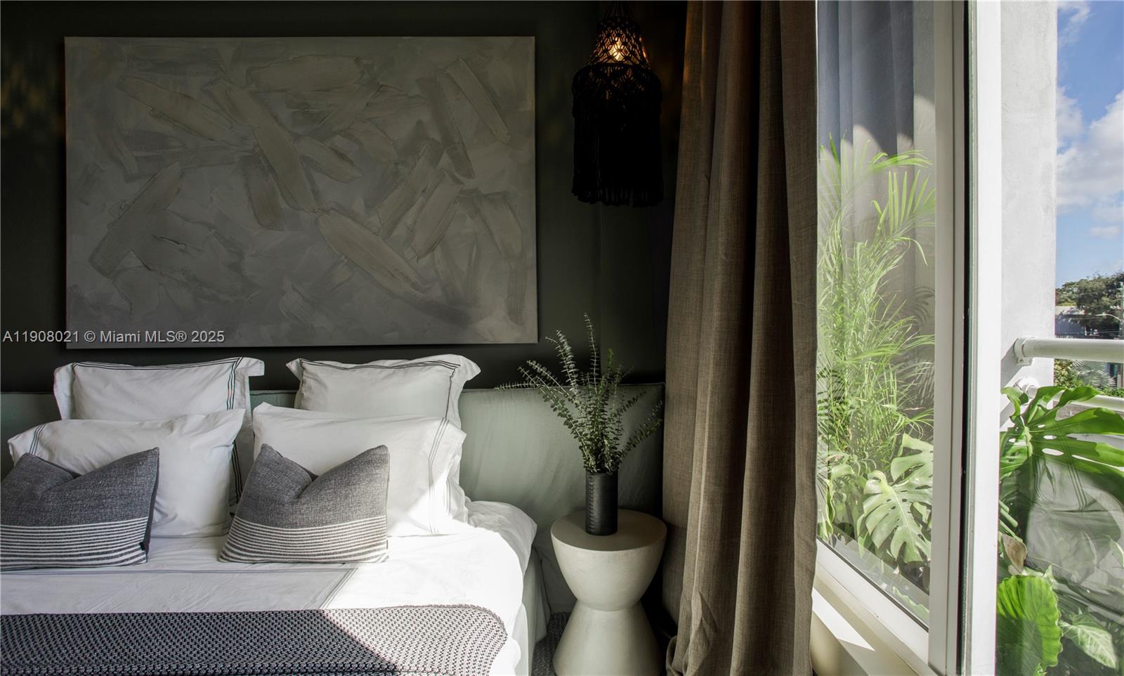 COCOSTYLE @ 3250 GRAND AV - Residential