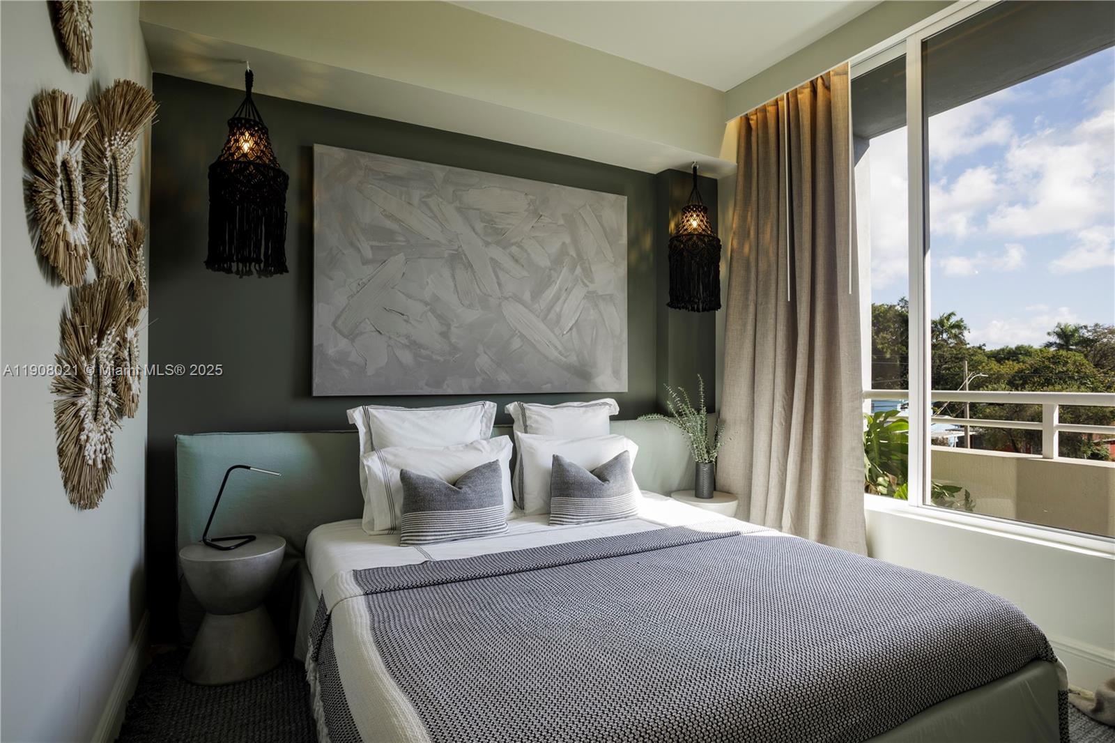 COCOSTYLE @ 3250 GRAND AV - Residential