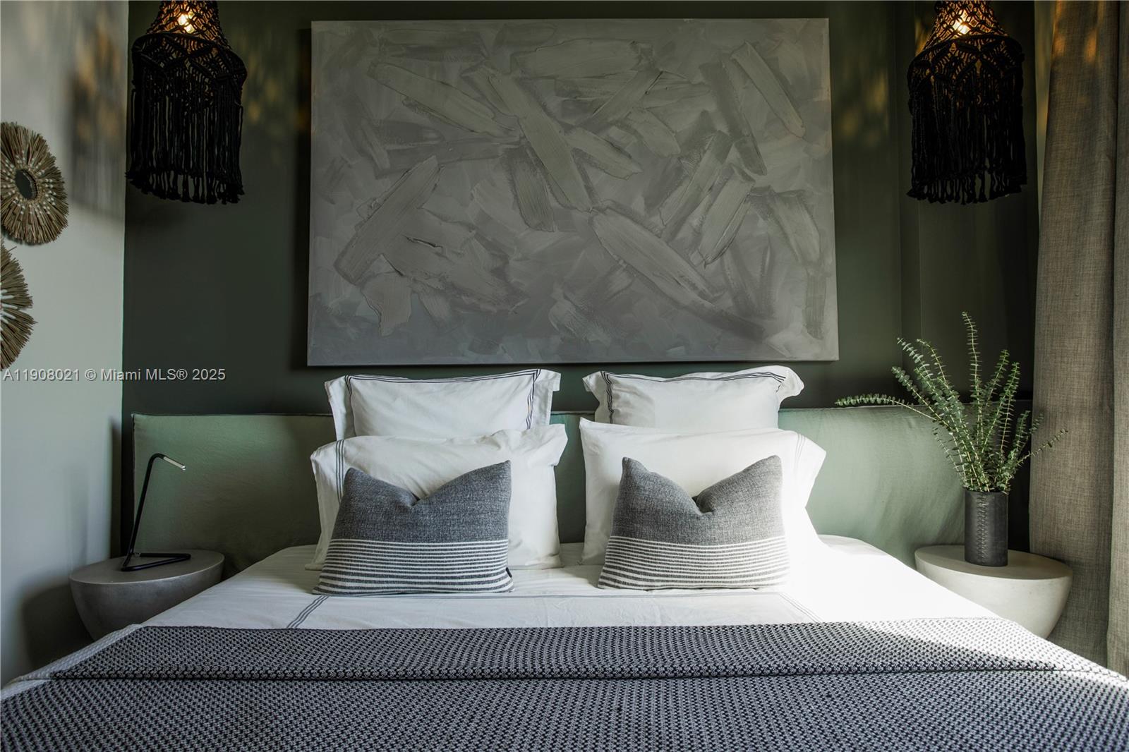 COCOSTYLE @ 3250 GRAND AV - Residential