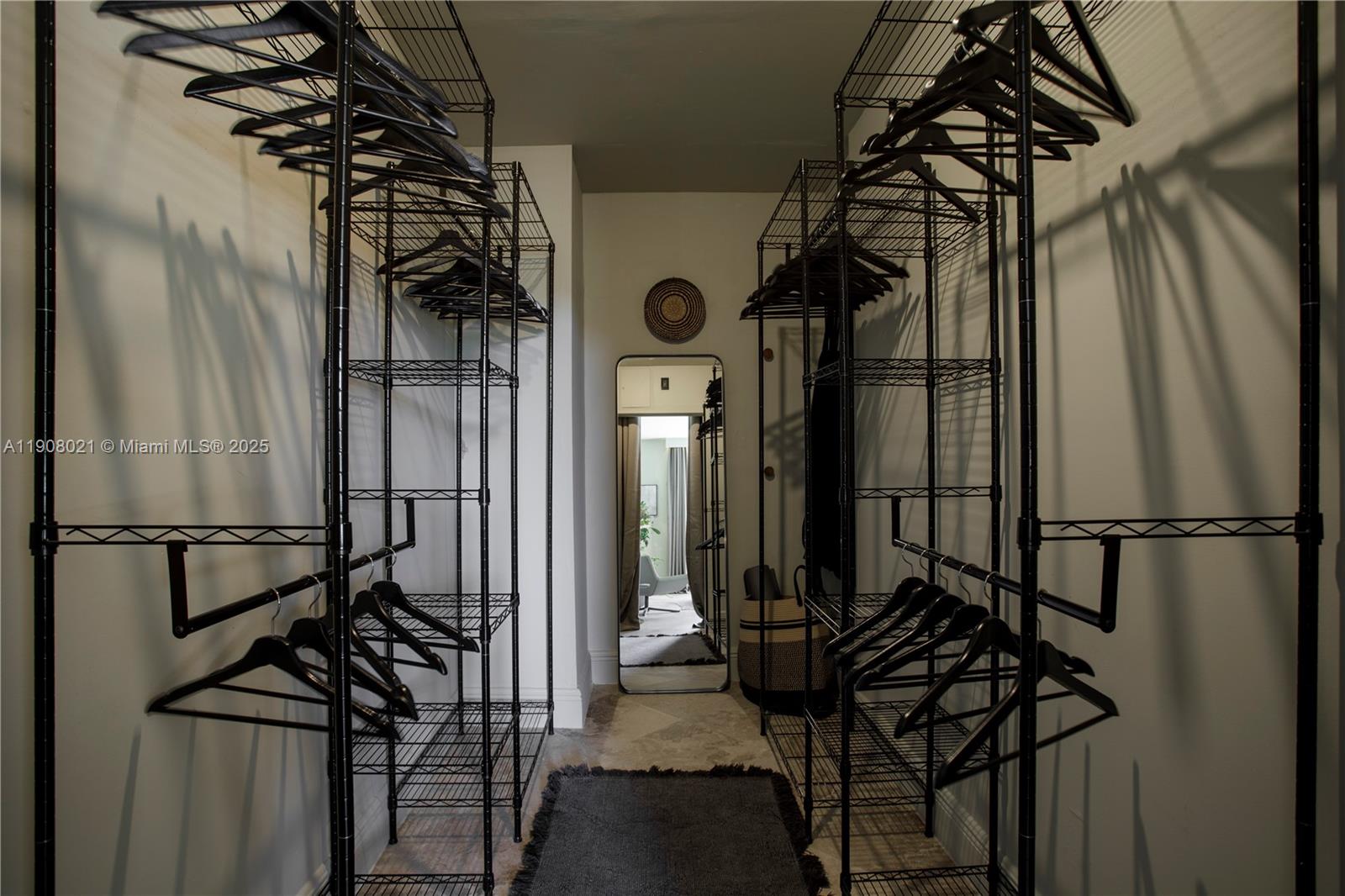 COCOSTYLE @ 3250 GRAND AV - Residential