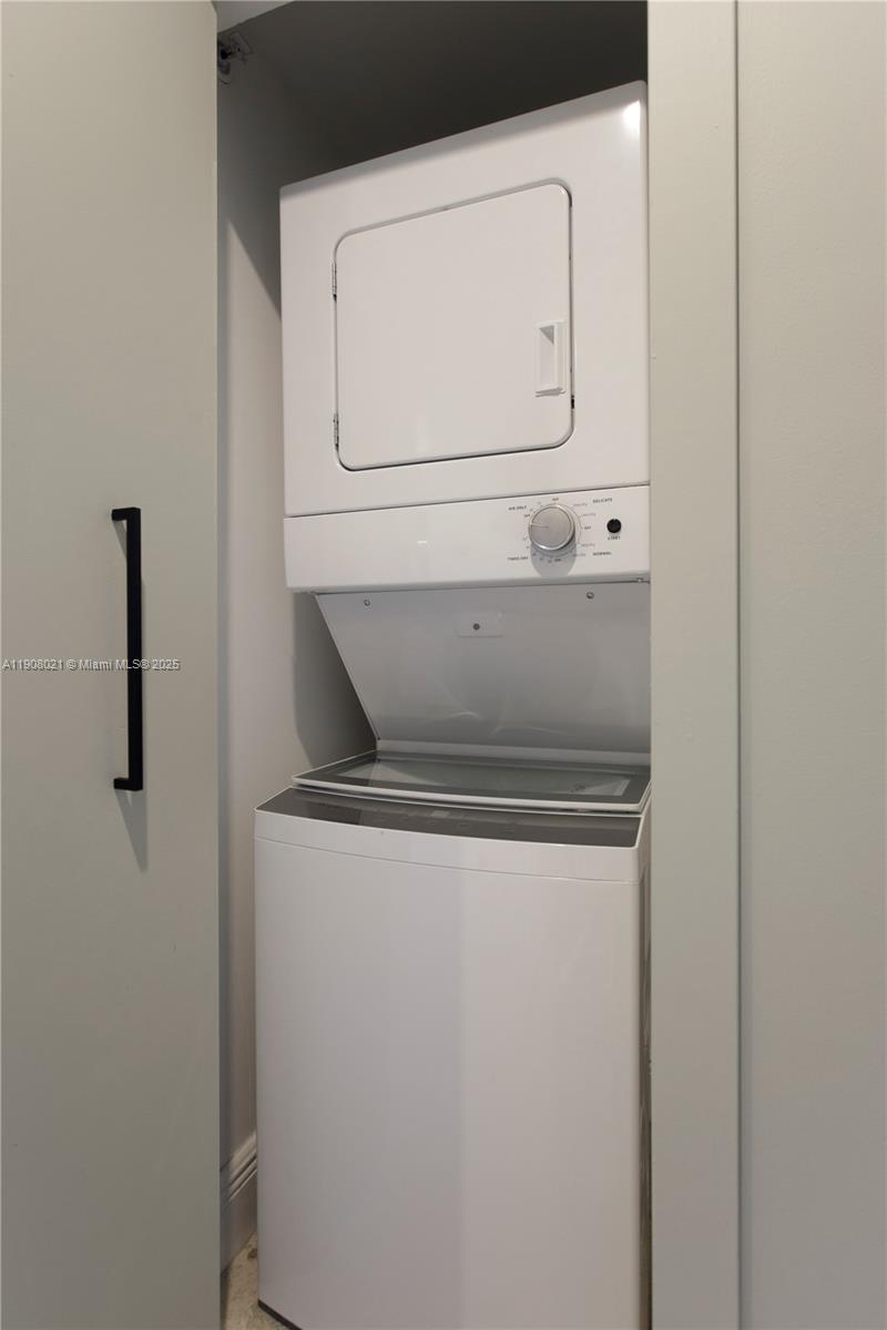 COCOSTYLE @ 3250 GRAND AV - Residential