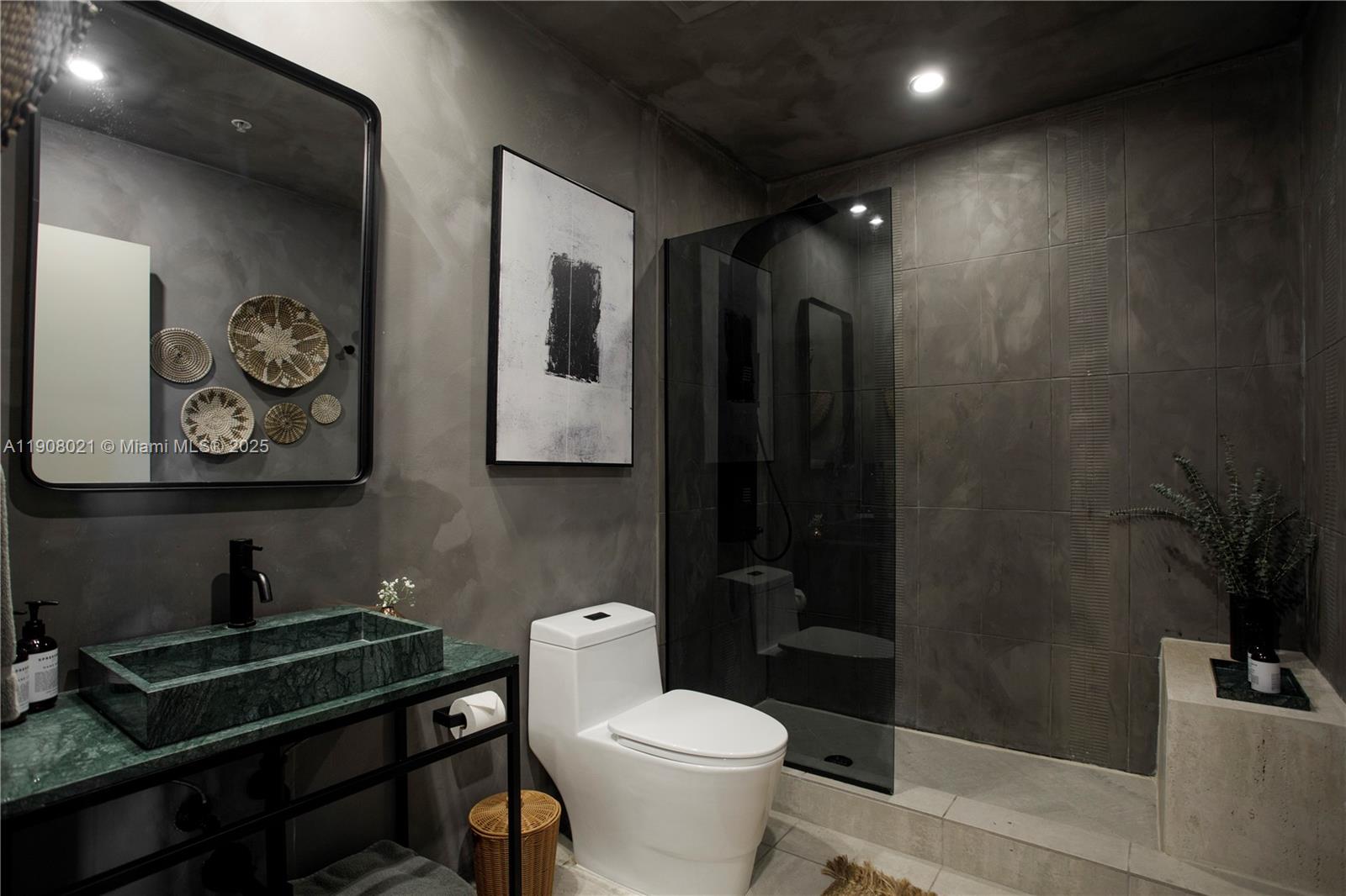 COCOSTYLE @ 3250 GRAND AV - Residential