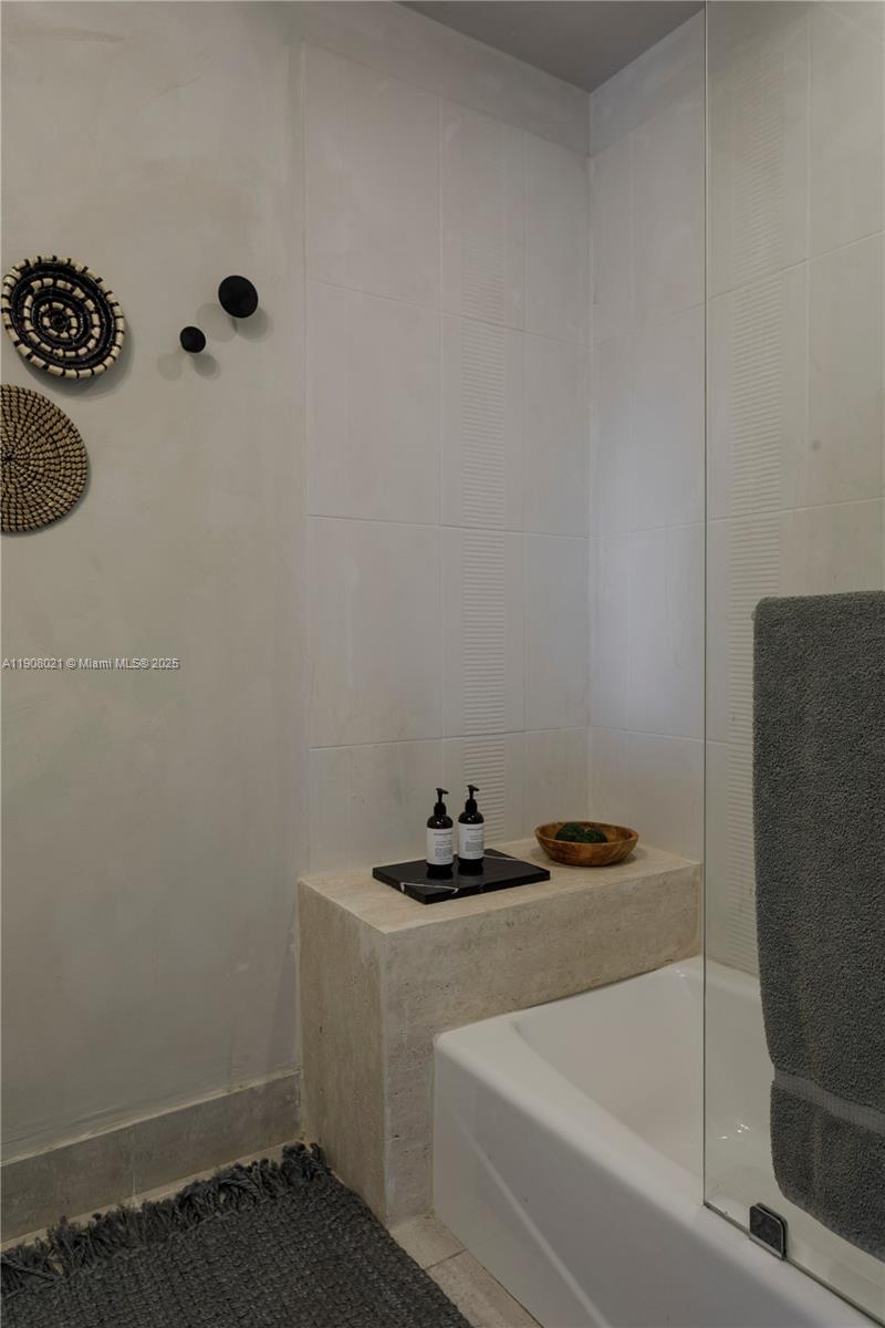 COCOSTYLE @ 3250 GRAND AV - Residential