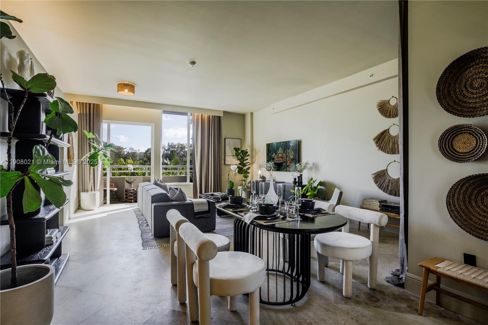 COCOSTYLE @ 3250 GRAND AV - Residential