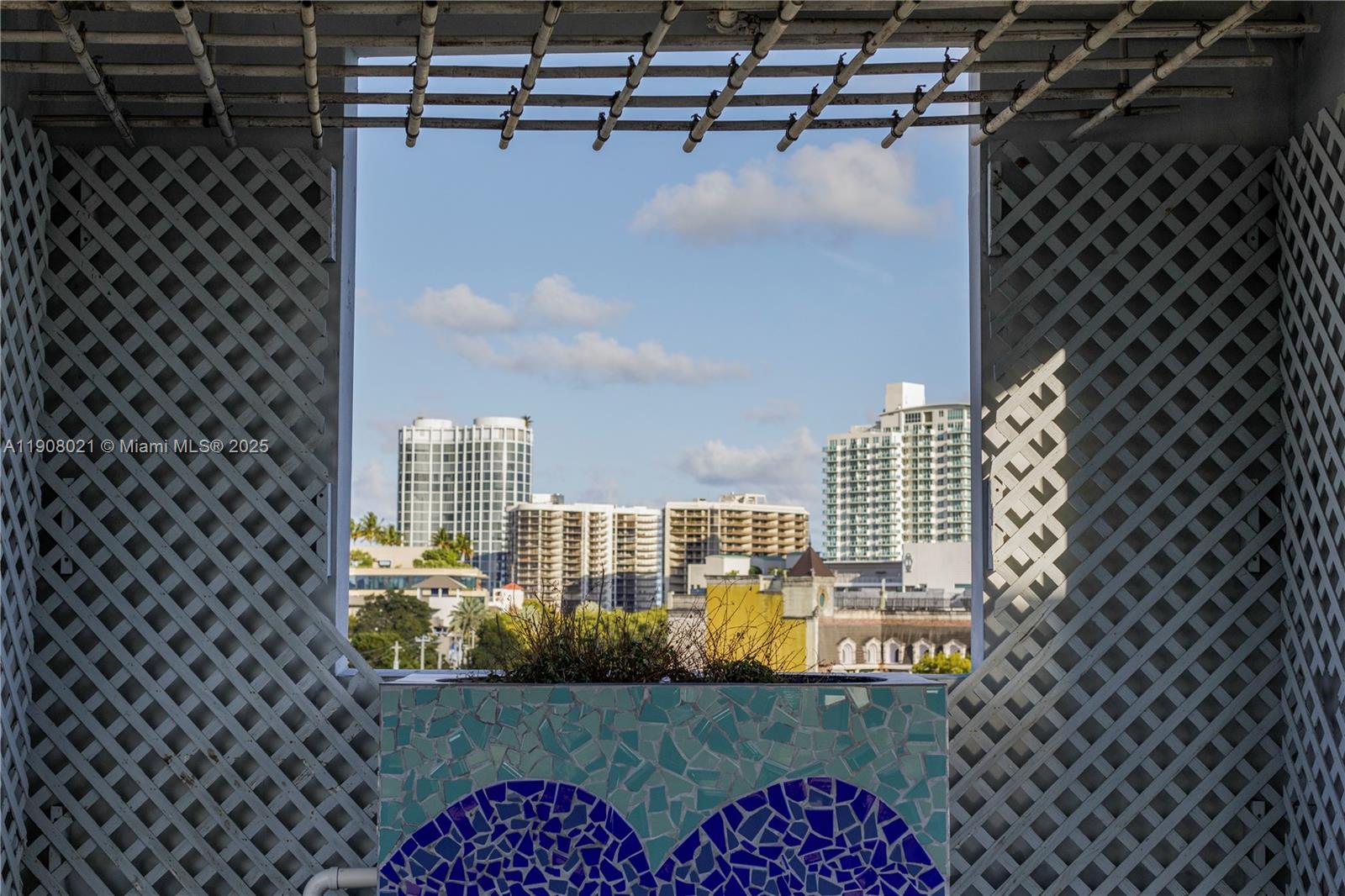 COCOSTYLE @ 3250 GRAND AV - Residential