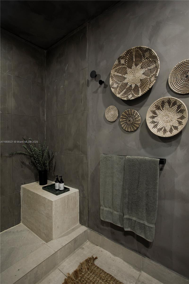 COCOSTYLE @ 3250 GRAND AV - Residential